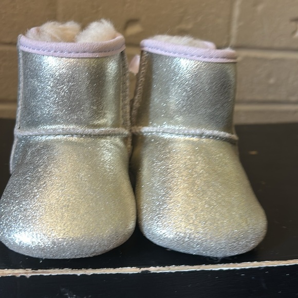 UGG Boots For Infant Girl - Picture 4 of 5